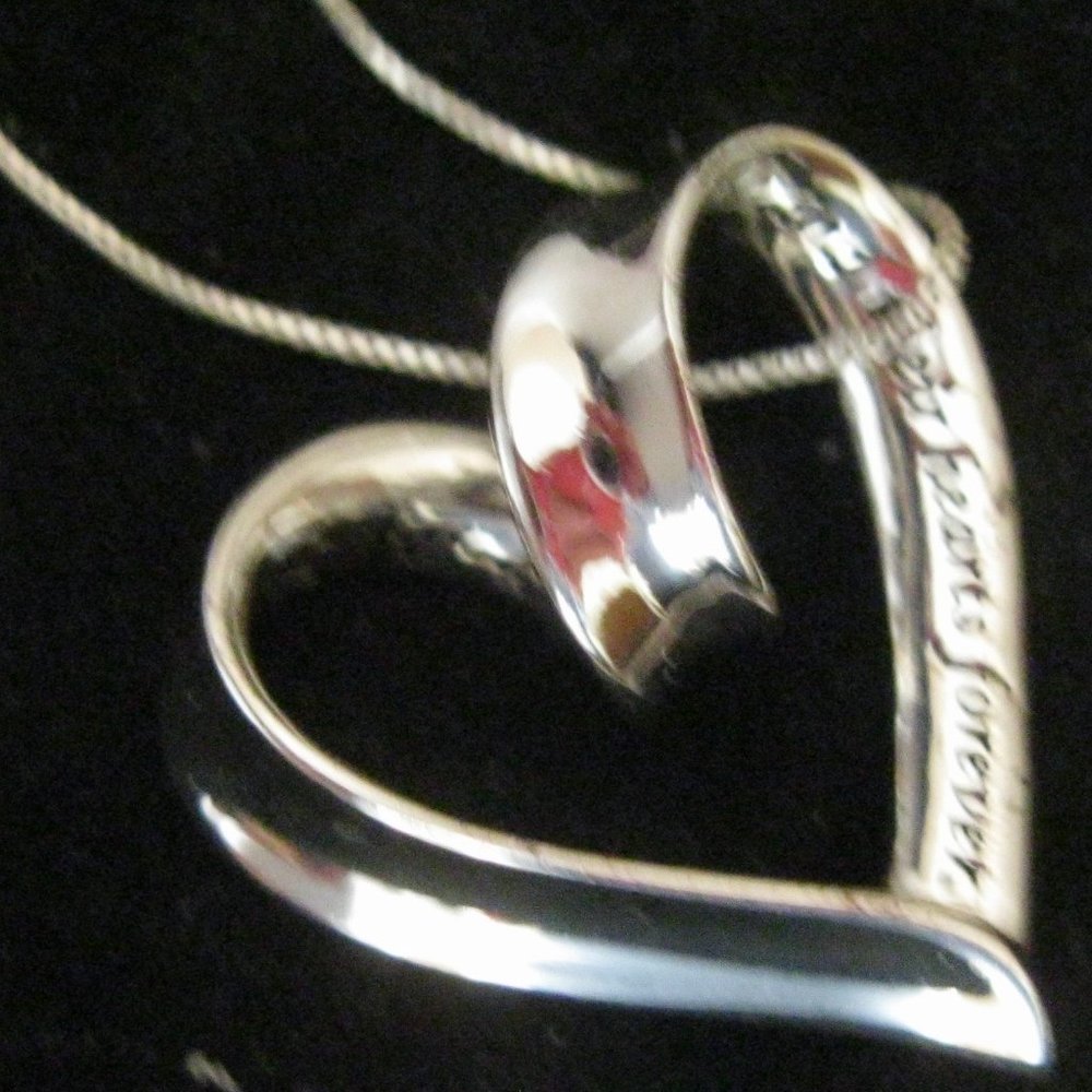 STERLING SILVER HEART NECKLACE WITH INSCRIPTION "A MOTHER HOLDS HER CHILDS HAND